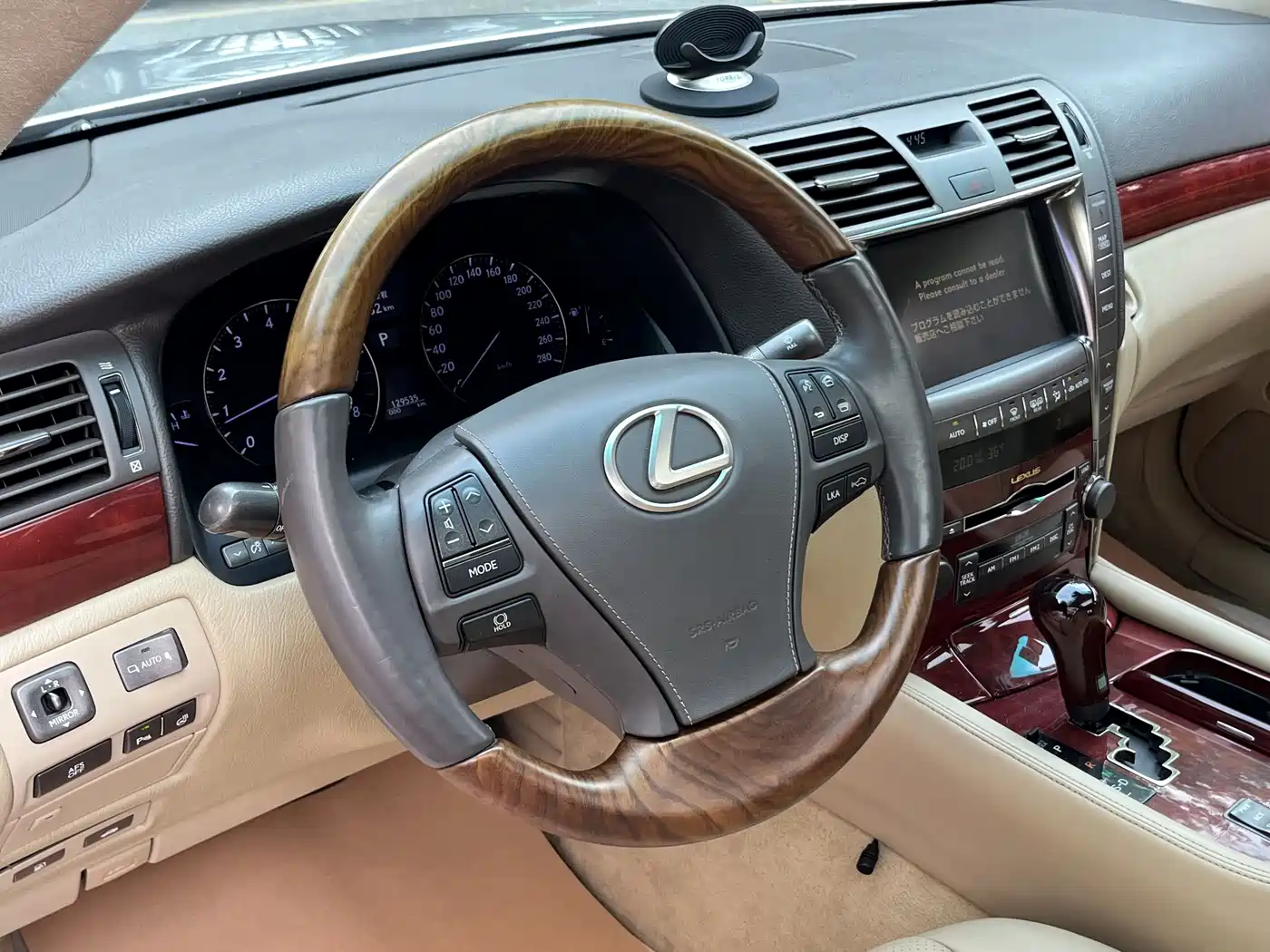 Фото 16 - Lexus LS