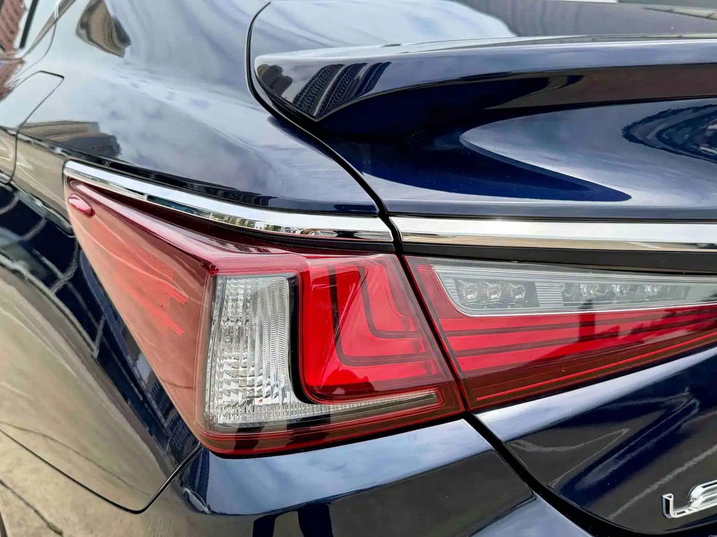 Lexus ES 2020 Model 300h Excellence Edition фото 6