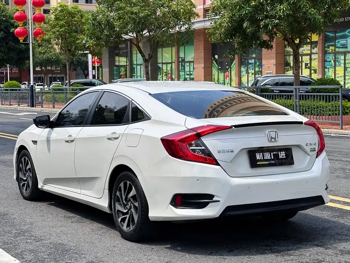 Фото 9 - Honda Civic