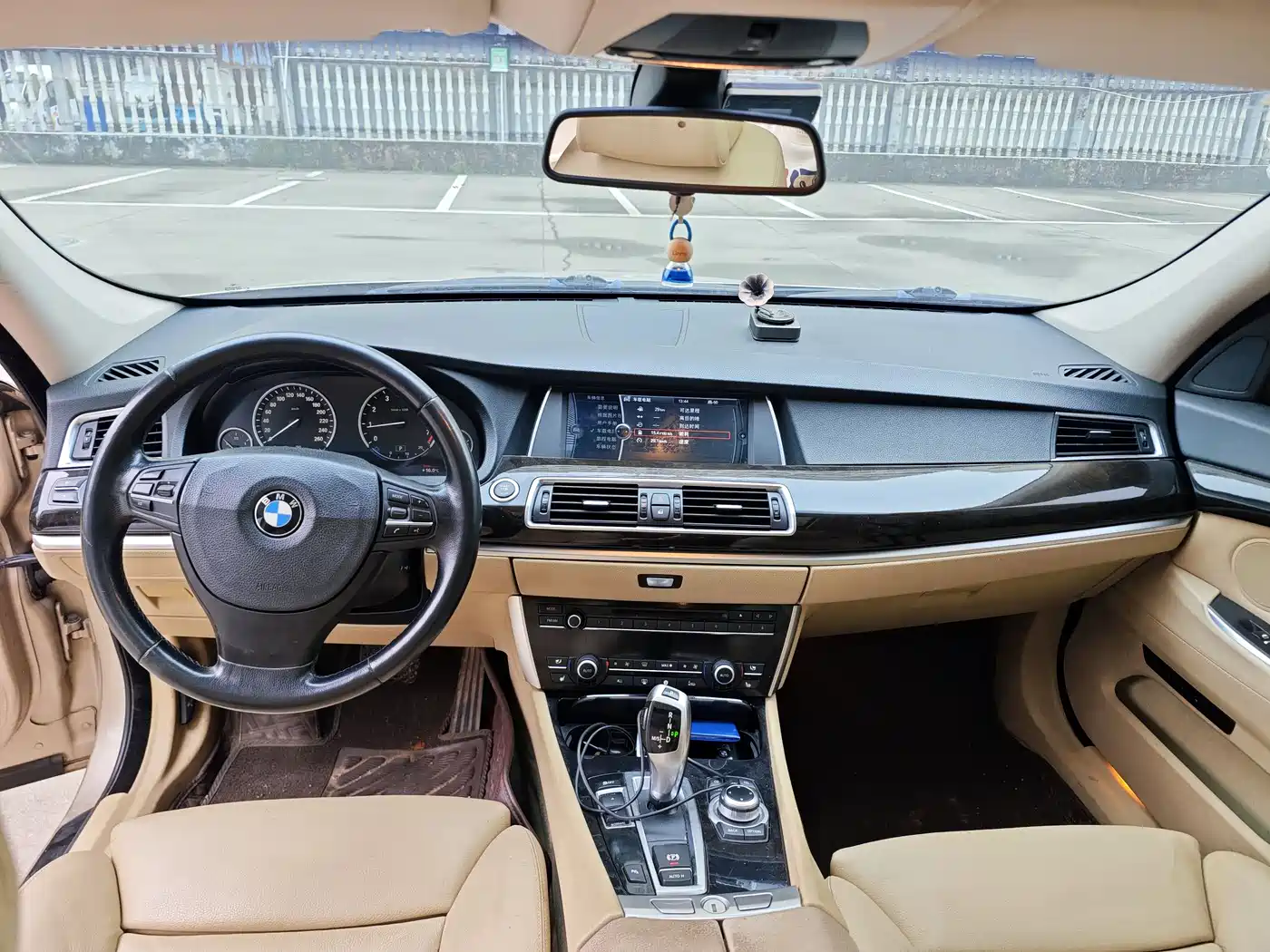 BMW 5 Series GT 2010 535i Leading Model фото 11