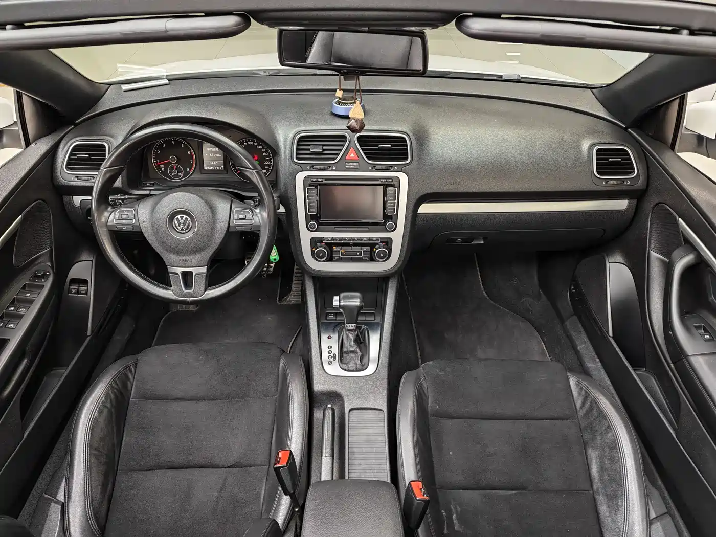 Volkswagen Eos 2010 2.0TSI DSG Luxury фото 12