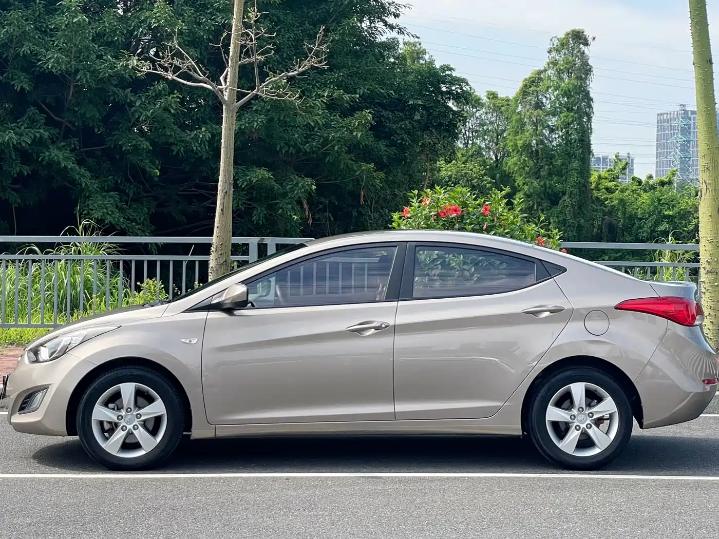 Hyundai Langdong 2012 1.6L Automatic Fashion фото 6