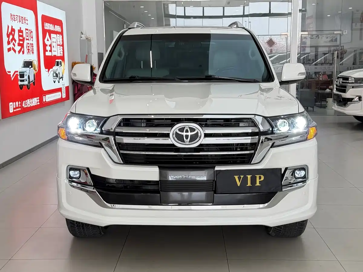 Toyota Land Cruiser (Import) 2015 4.0L V6 Middle East Limited Edition фото 2