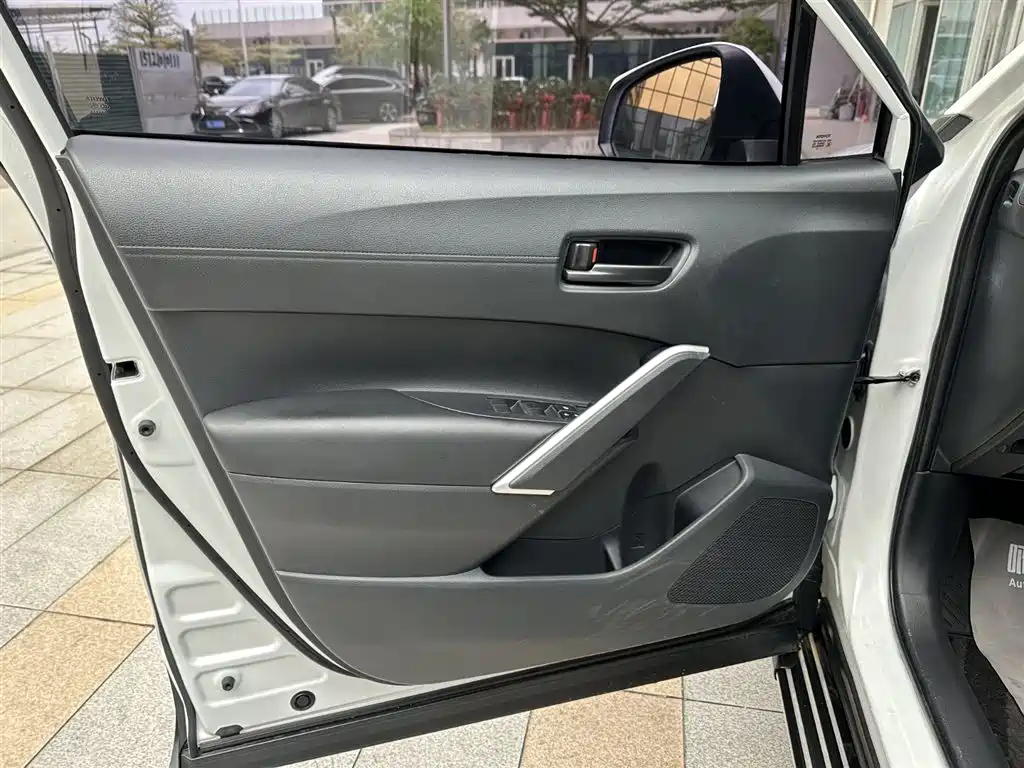 Toyota Corolla Cross 2023 2.0L Elite Edition фото 24