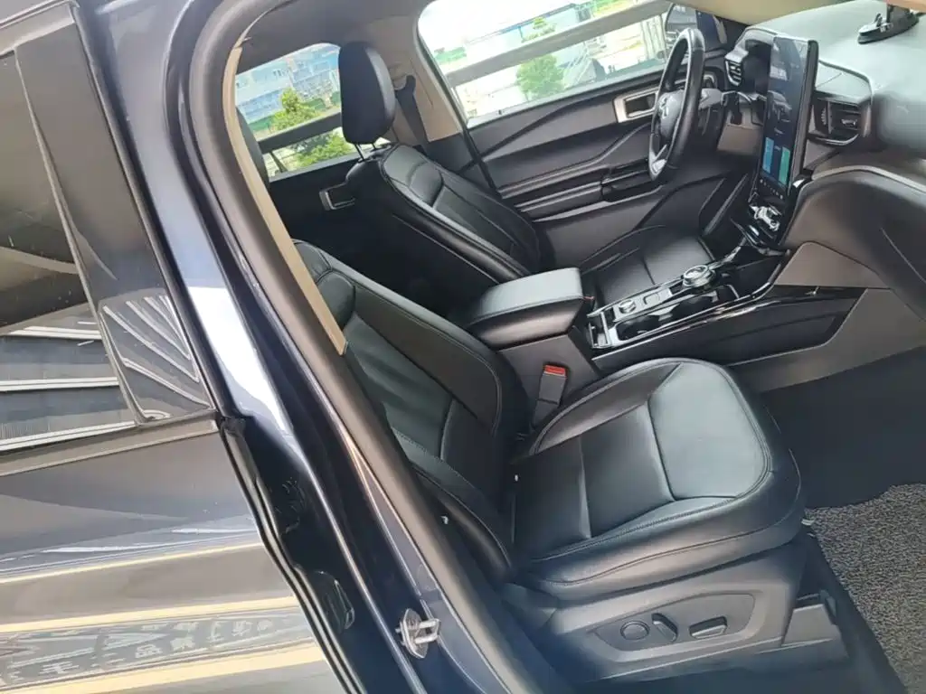 Фото 25 - Ford Explorer
