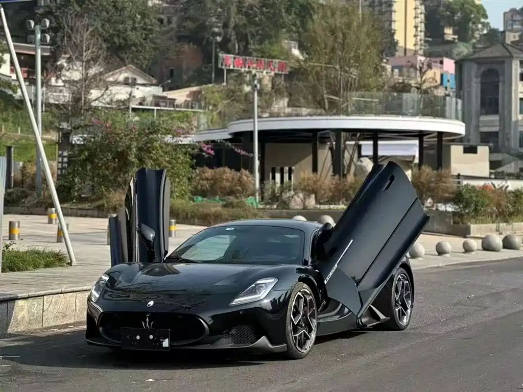 MASERATI MC20