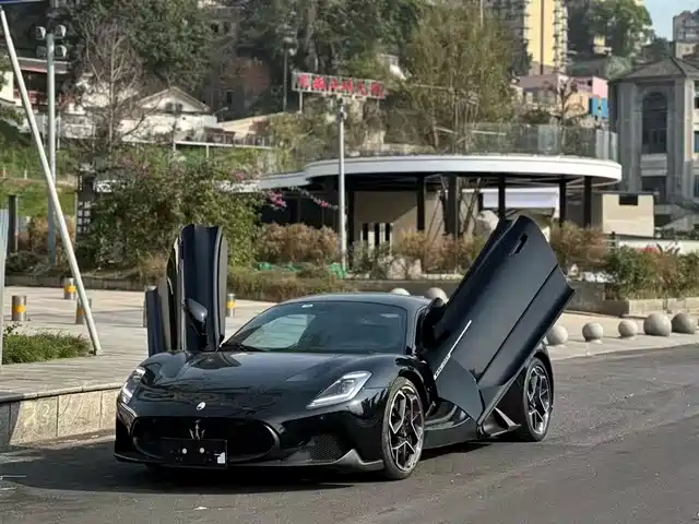 MASERATI MC20 2022