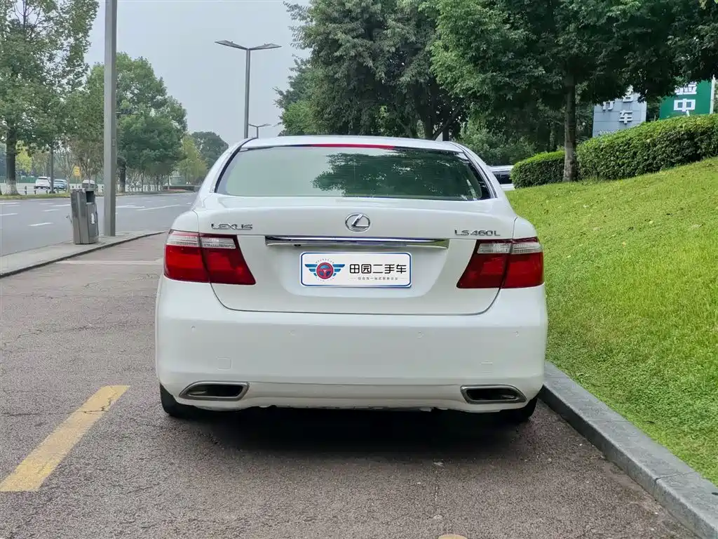 Фото 5 - Lexus LS