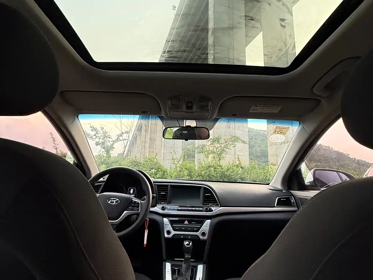 Hyundai Elantra 2016 Model 1.6L Automatic Smart Elite фото 13