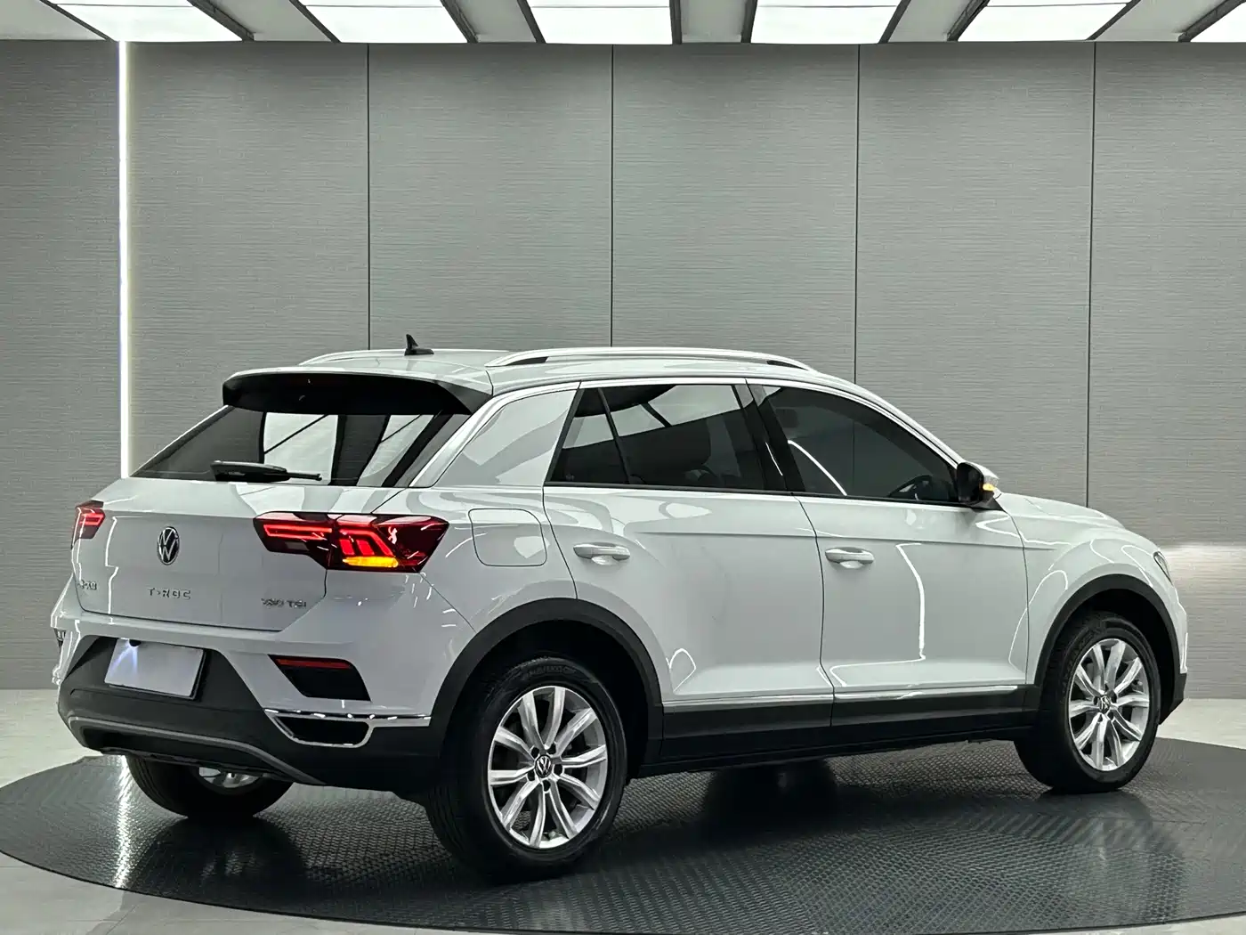 Volkswagen T-ROC 2022 280TSI DSG 2WD Elite PLUS фото 5