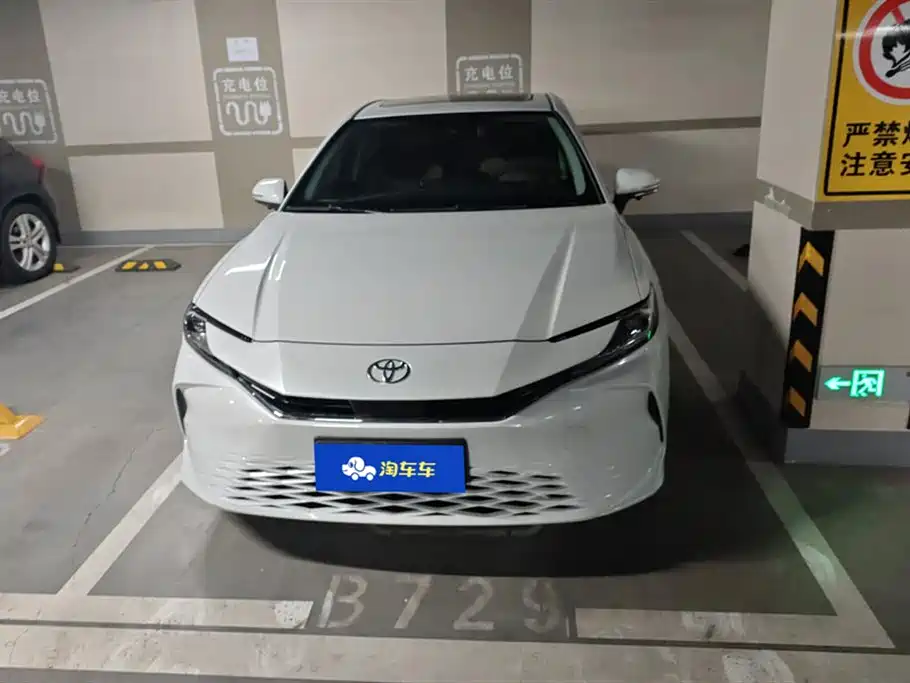 Toyota Camry 2024 Hybrid 2.0HGVP Luxury Edition фото 2