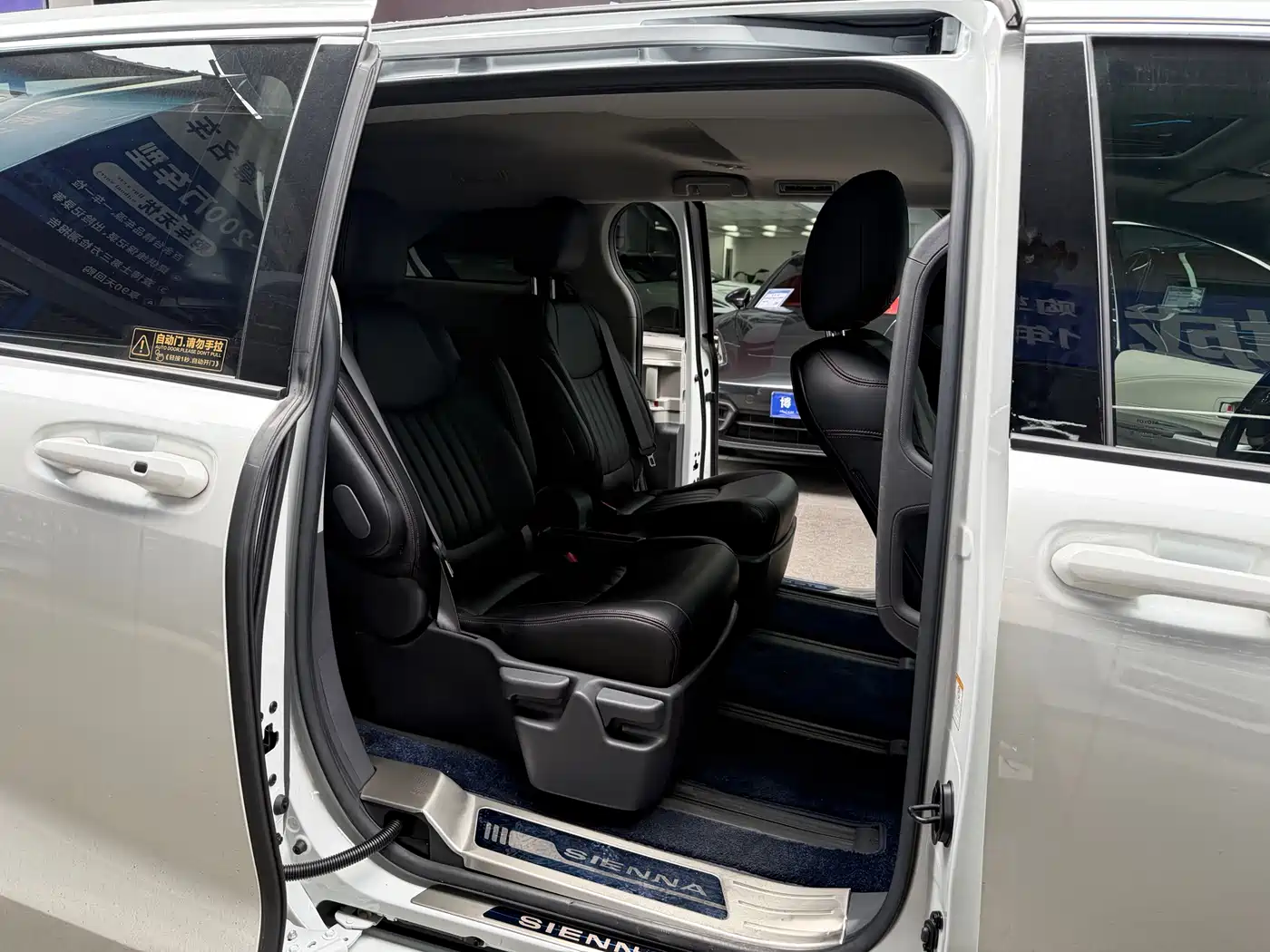 Toyota Sienna 2024 2.5L Hybrid Comfort Edition фото 15