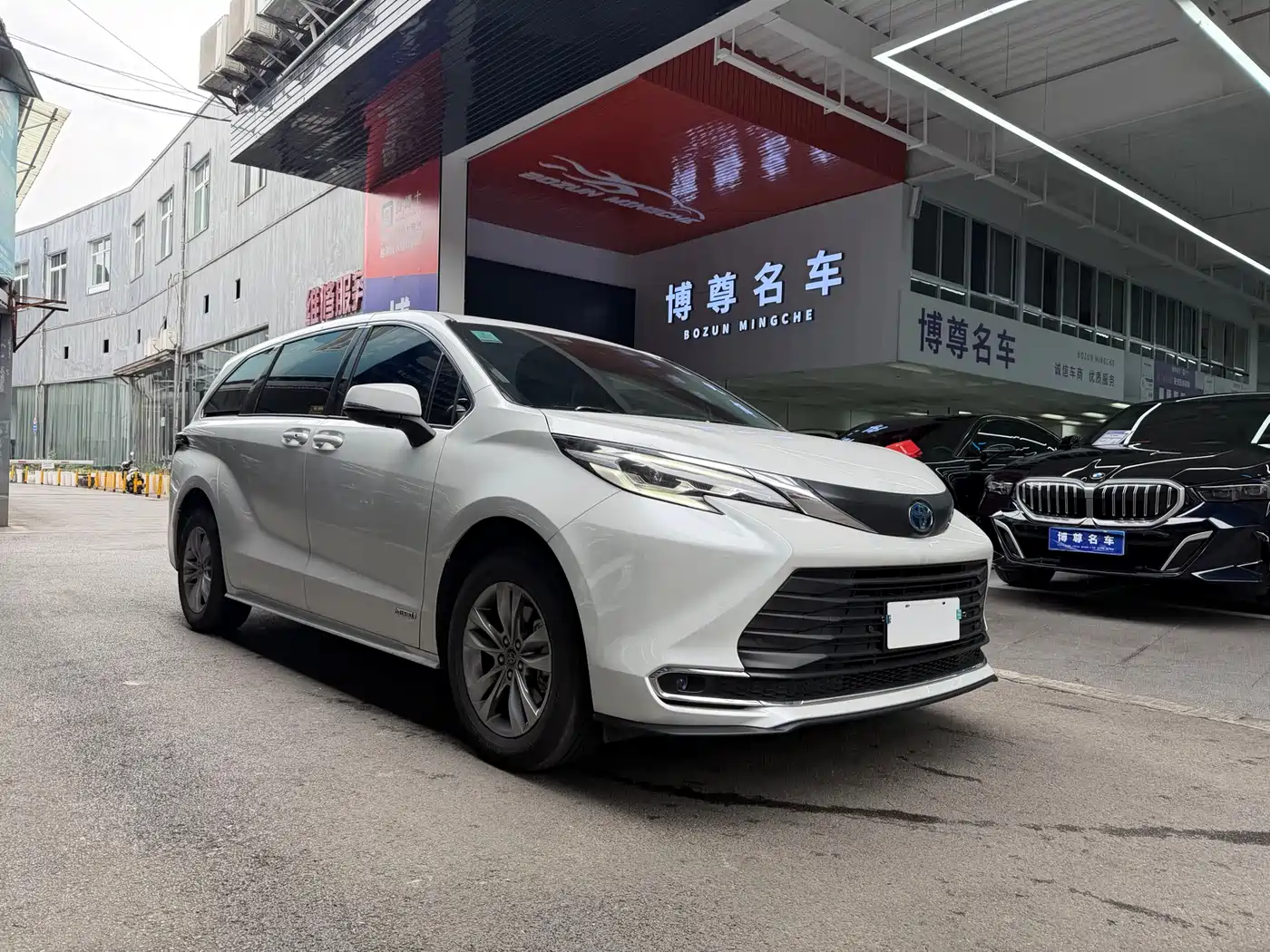 Toyota Sienna 2024 2.5L Hybrid Comfort Edition фото 3