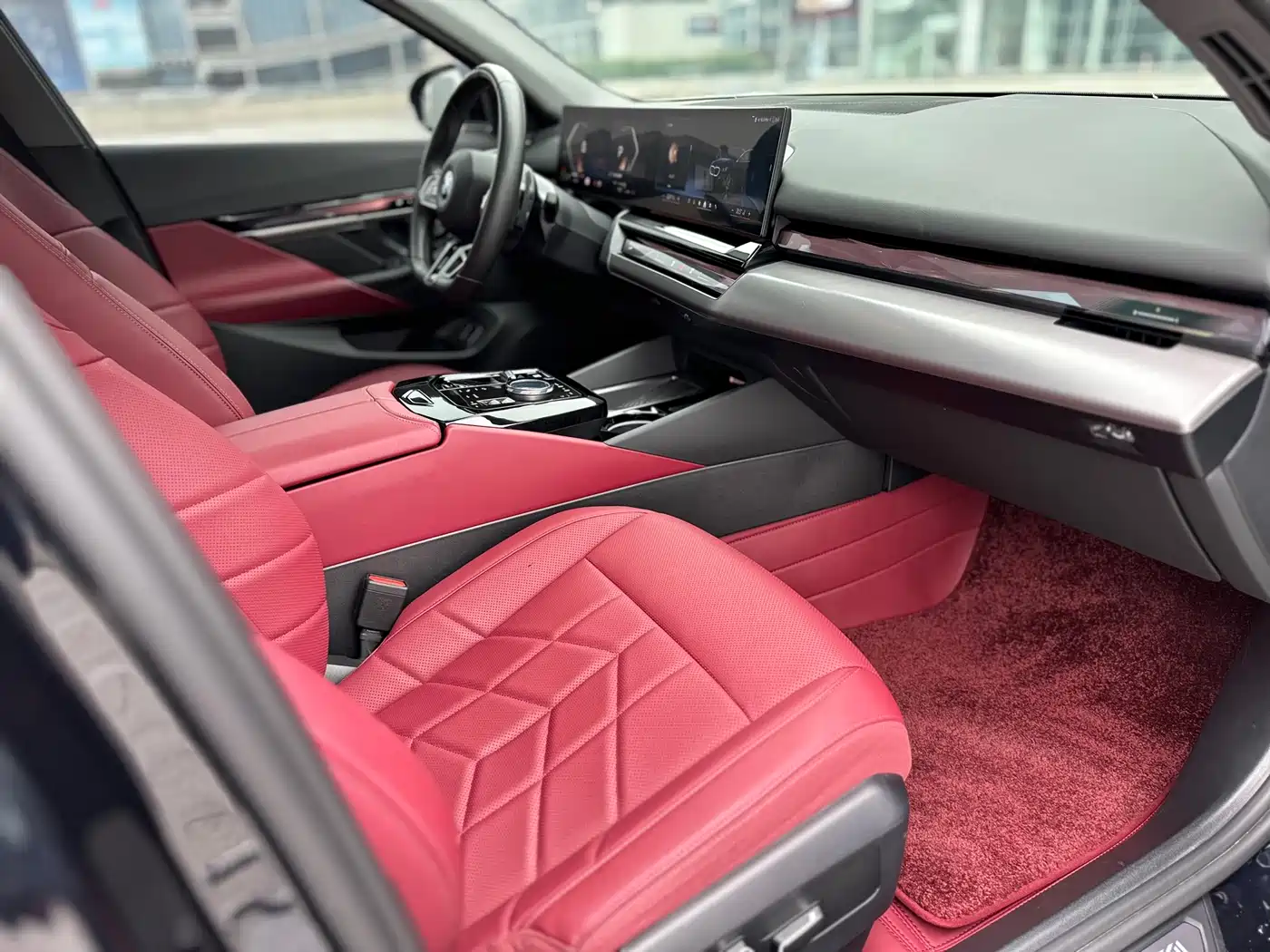 BMW 5 Series 2024 530Li Leading M Sport Package фото 16
