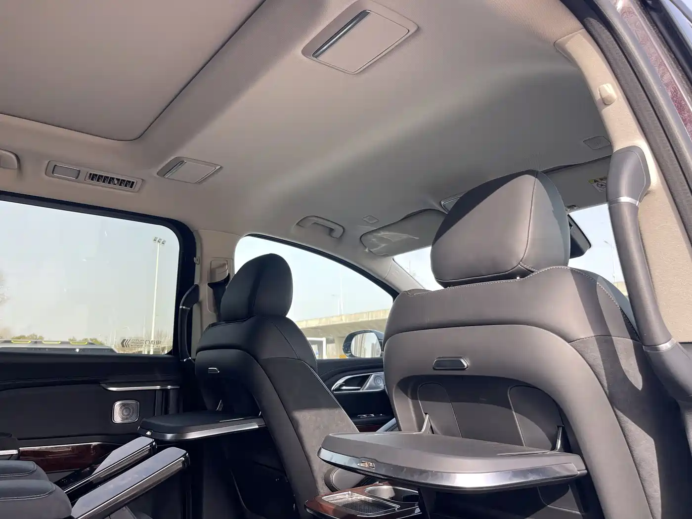 Hongqi HQ9 PHEV 2024 Model 2.0T AWD Luxury Edition фото 32