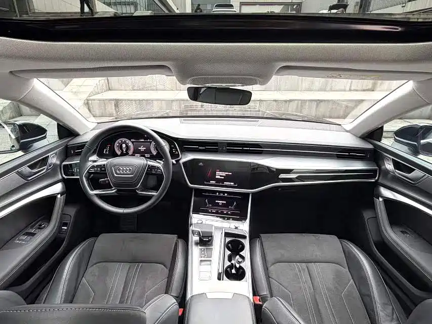 Audi A7L 2025 Model Year 45 TFSI Luxury фото 5
