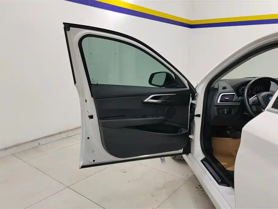 BMW 1 Series 2018 Facelift 118i Sport фото 7