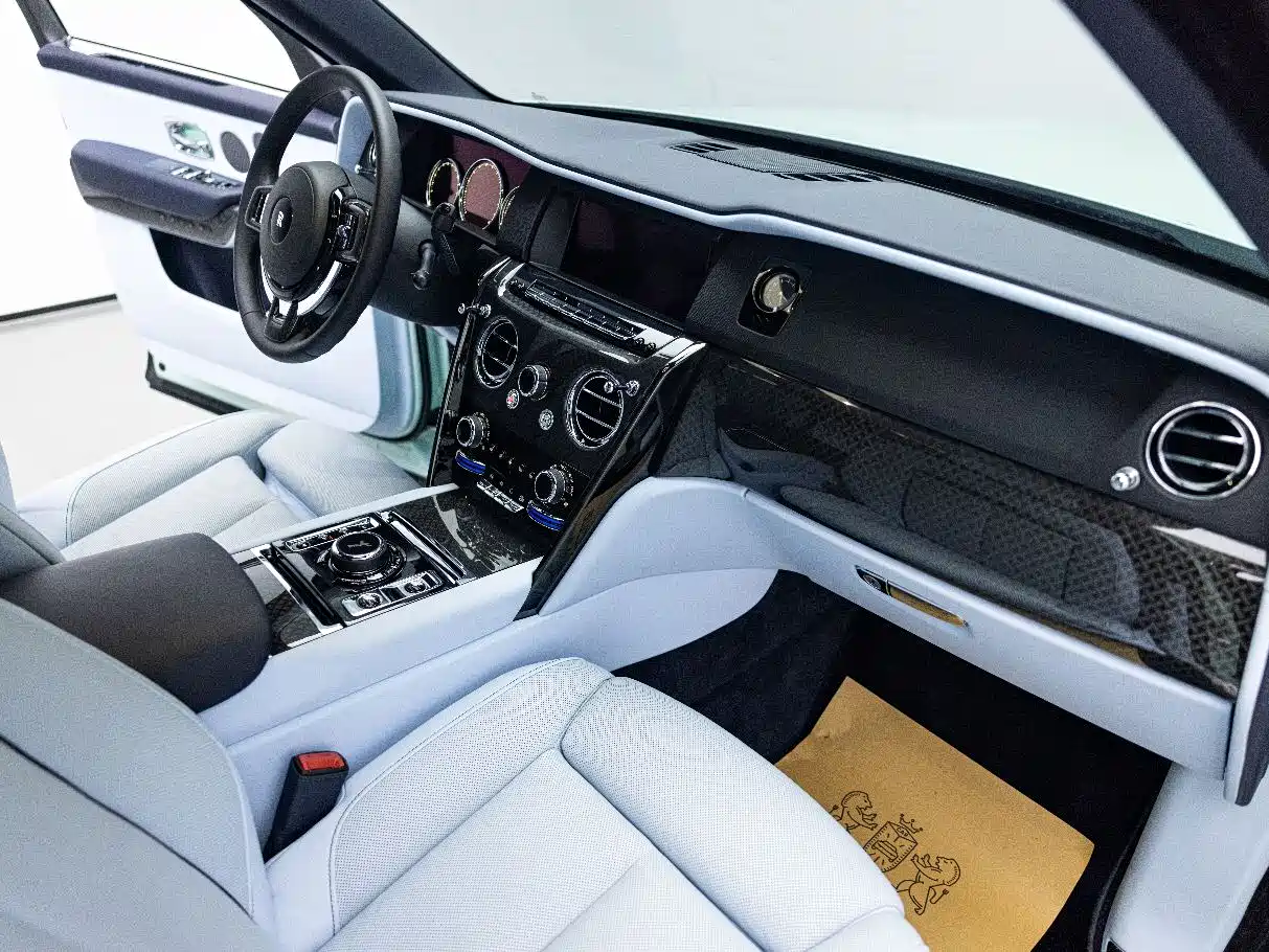 Фото 15 - Rolls-Royce Cullinan