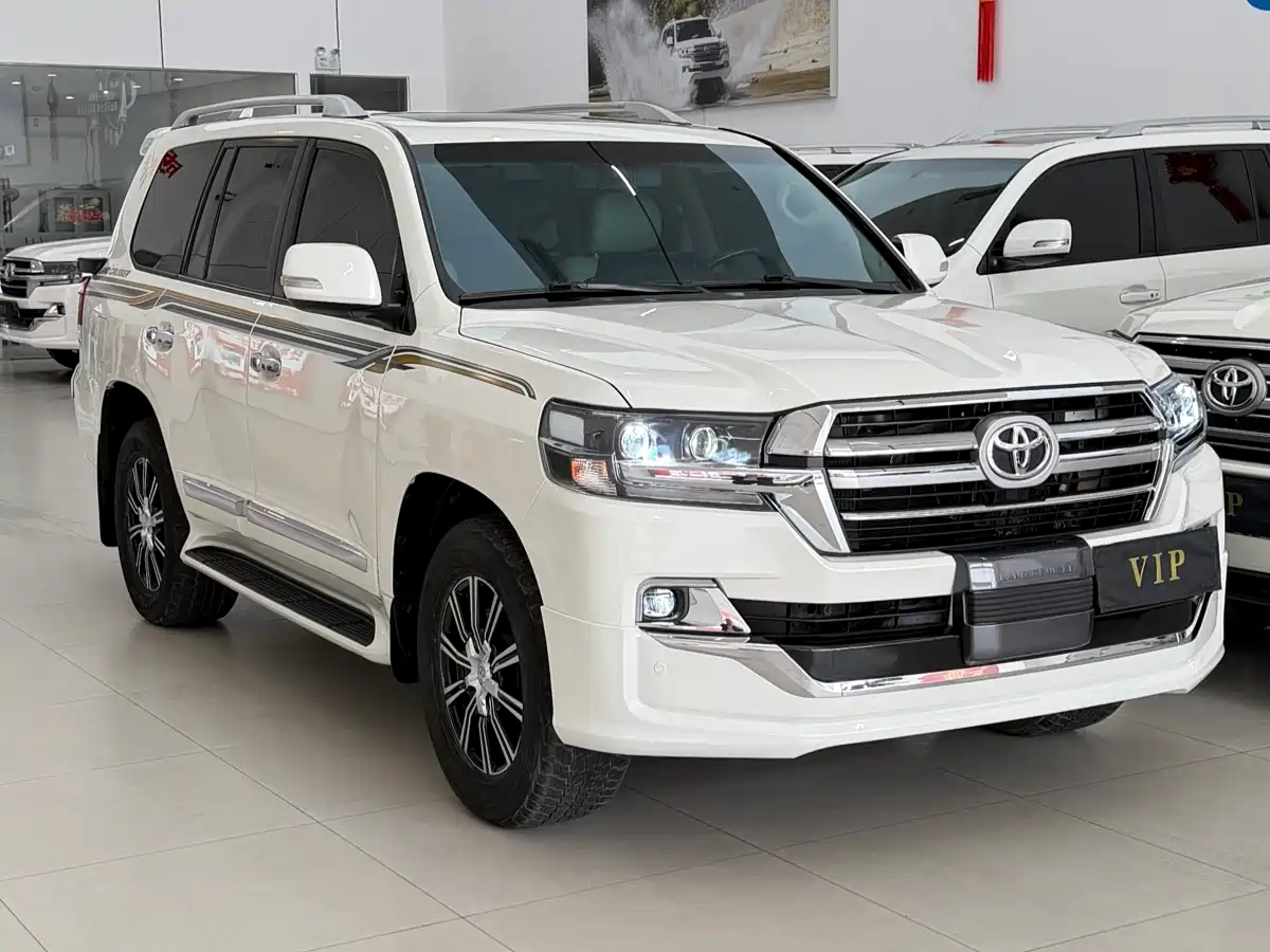 Toyota Land Cruiser (Import) 2015 4.0L V6 Middle East Limited Edition фото 3