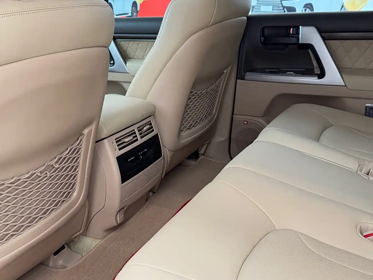 Toyota Land Cruiser (Import) 2015 4.0L V6 Middle East Limited Edition фото 5