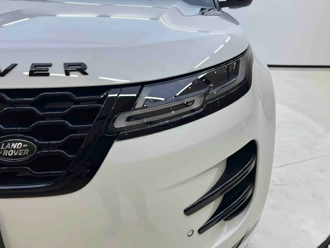 Land Rover Range Rover Evoque 2023 Range Rover Evoque L 249PS Luxury Edition фото 4