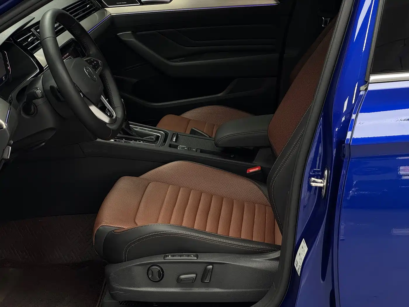 Volkswagen Weilan 2021 2.0T Touring фото 34