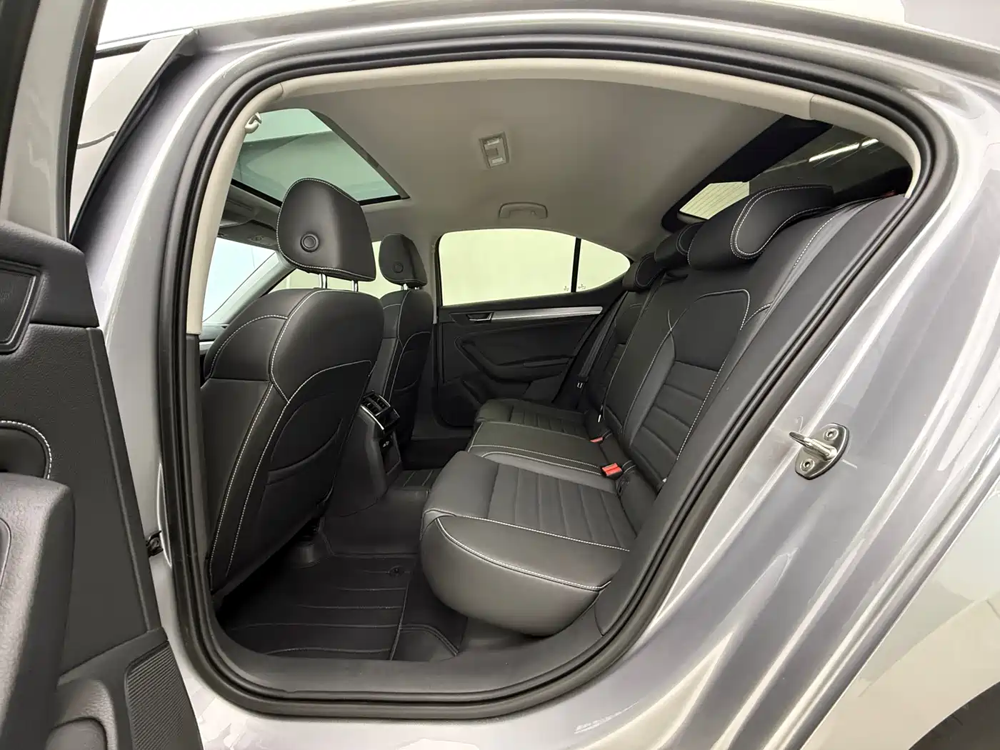 Škoda Superb 2023 TSI280 DSG Premium Edition фото 16