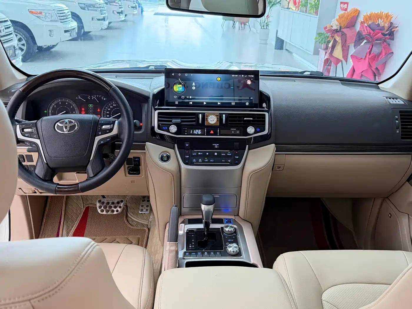 Toyota Land Cruiser (Import) 2015 4.0L V6 Middle East Limited Edition фото 6