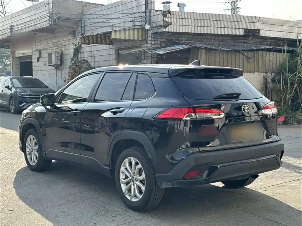 Toyota Frontlander 2023 2.0L CVT Leading Edition фото 13