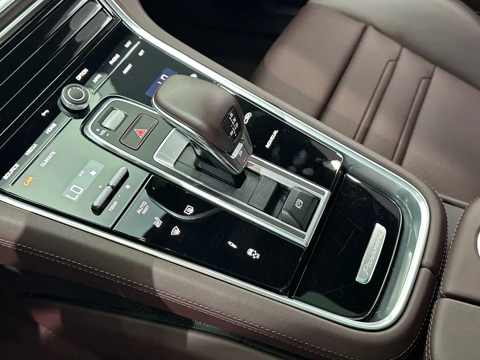 Photo 14 - Porsche Panamera New Energy
