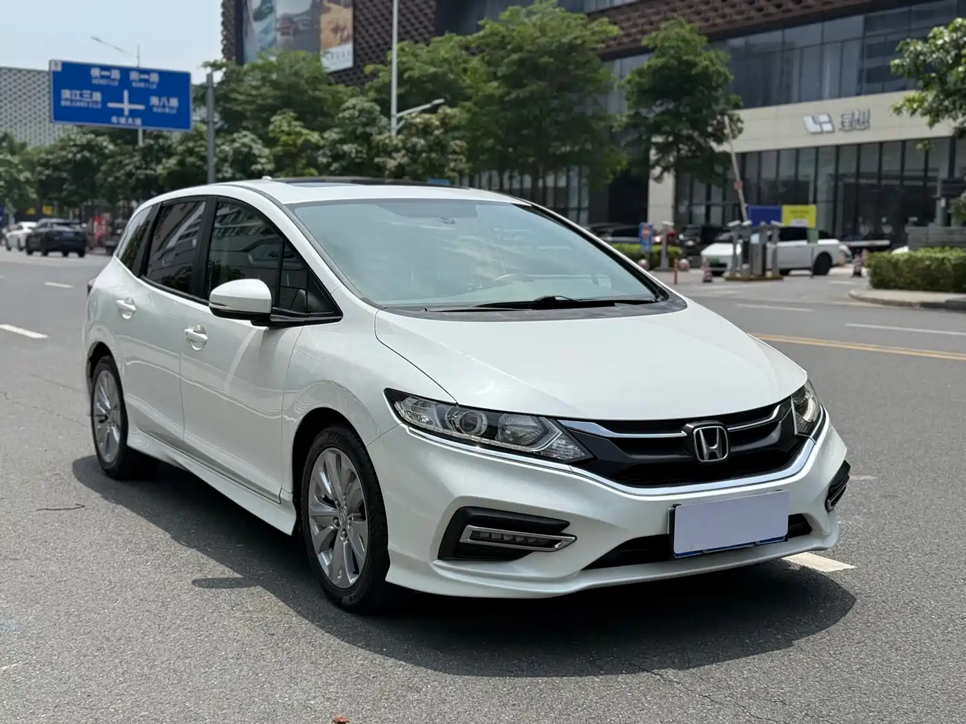 Honda Jade 2017 1.8L Automatic Comfort Edition 6-seater фото 3