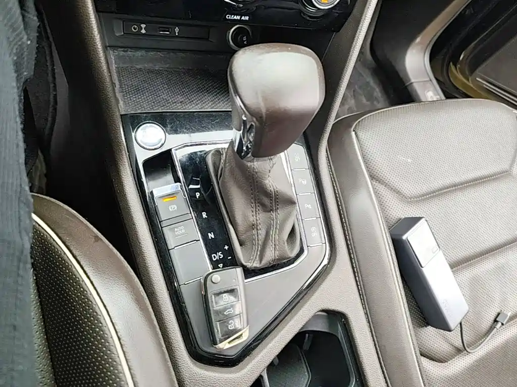 صورة 14 - Volkswagen Tiguan L