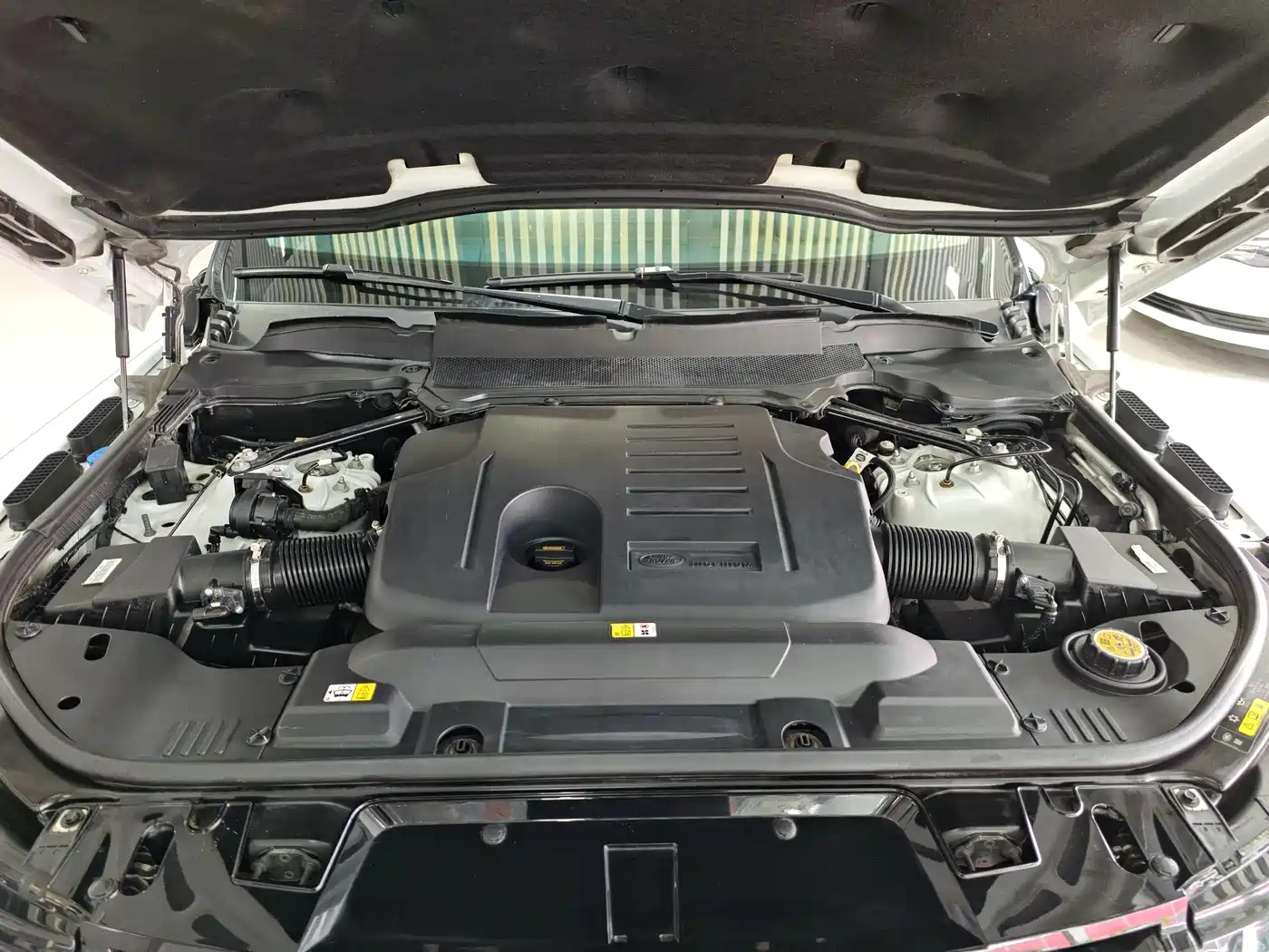 Land Rover Range Rover Sport 2022 3.0 L6 Gloss Black Edition фото 18