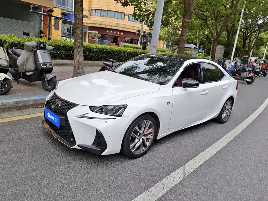 2019 Lexus IS