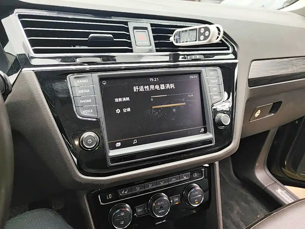 صورة 13 - Volkswagen Tiguan L