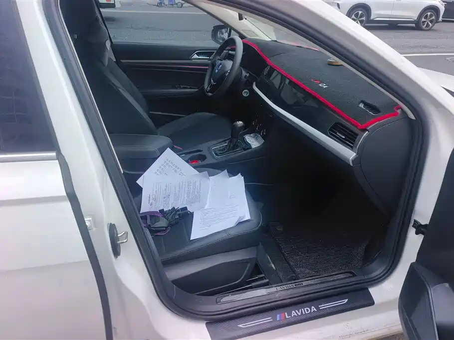 Volkswagen Lavida 2021 1.5L Auto Comfort Edition фото 8