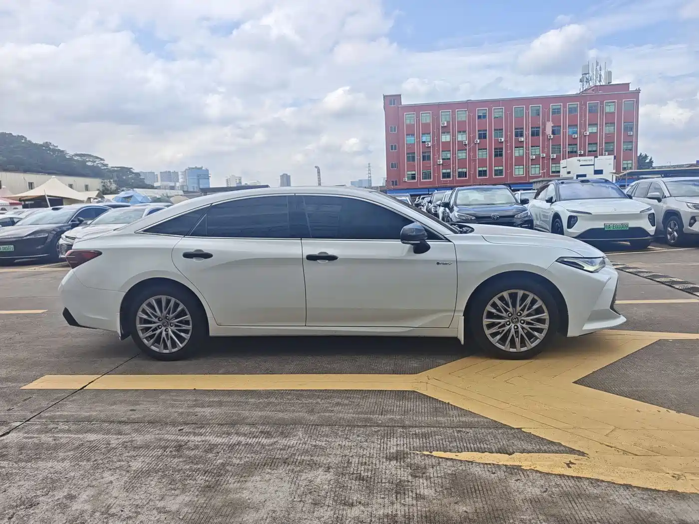 Toyota Avalon 2024 Model Hybrid 2.5L XLE Prestige Edition фото 4