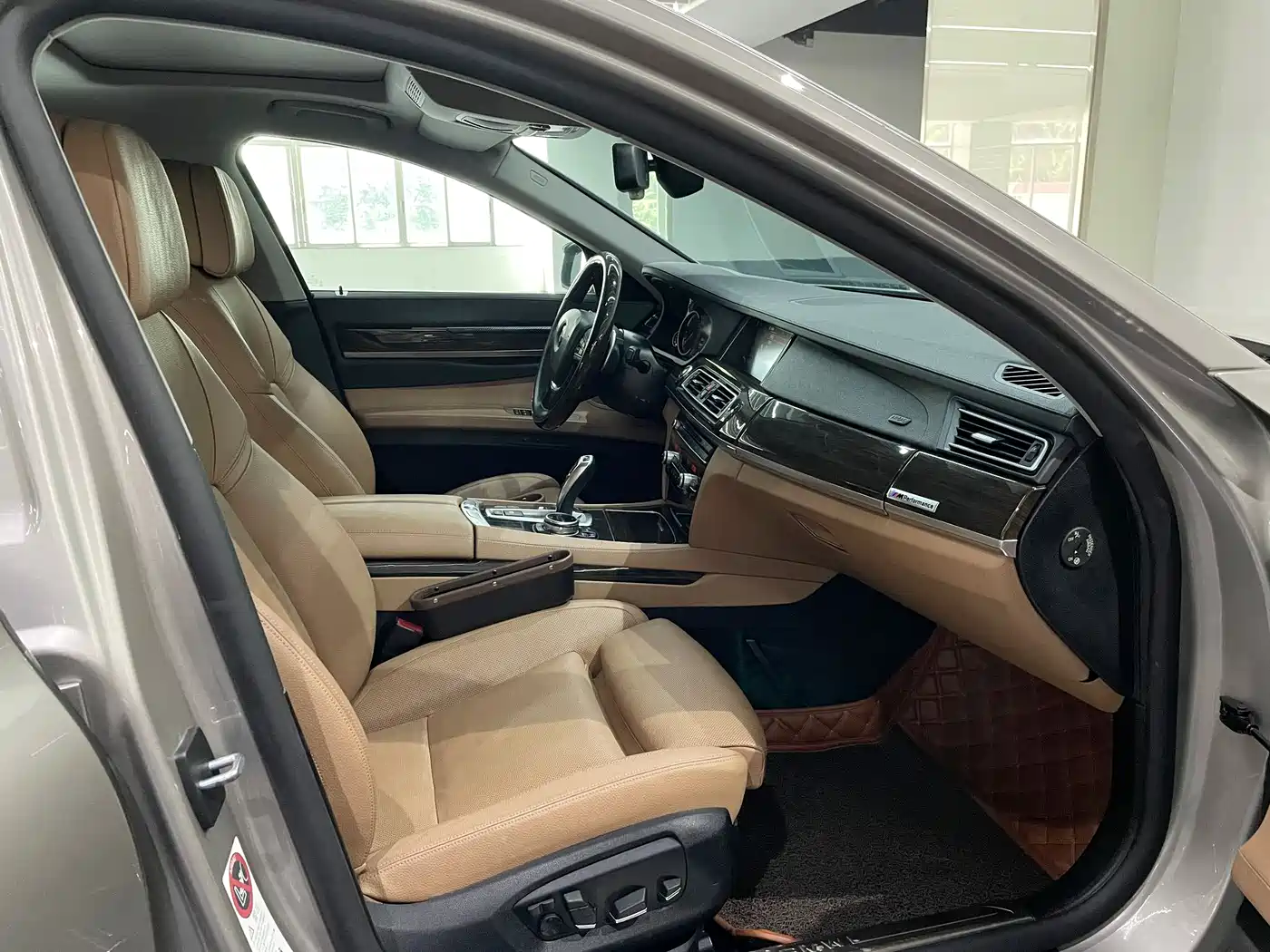 BMW 7 Series 2013 Model 740Li Leading фото 13
