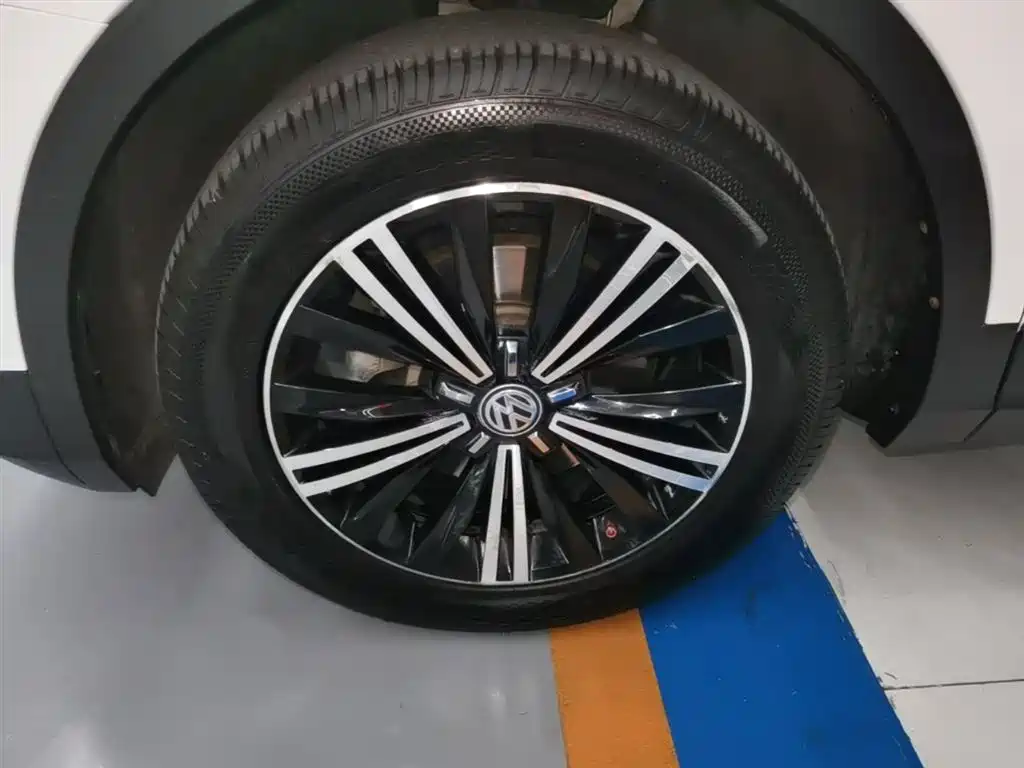 Volkswagen Tiguan L 2018 380TSI Automatic AWD Luxury Edition фото 23