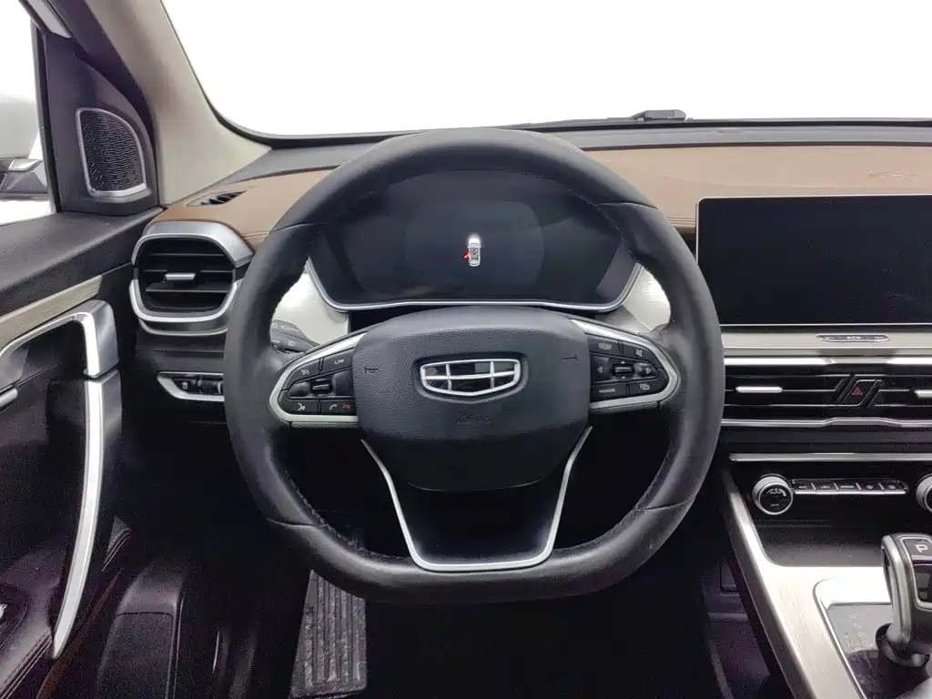 Фото 11 - Geely Coolray