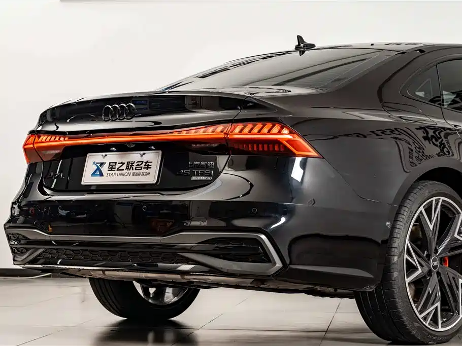 Audi A7L 2024 45 TFSI quattro Black Warrior Edition фото 8