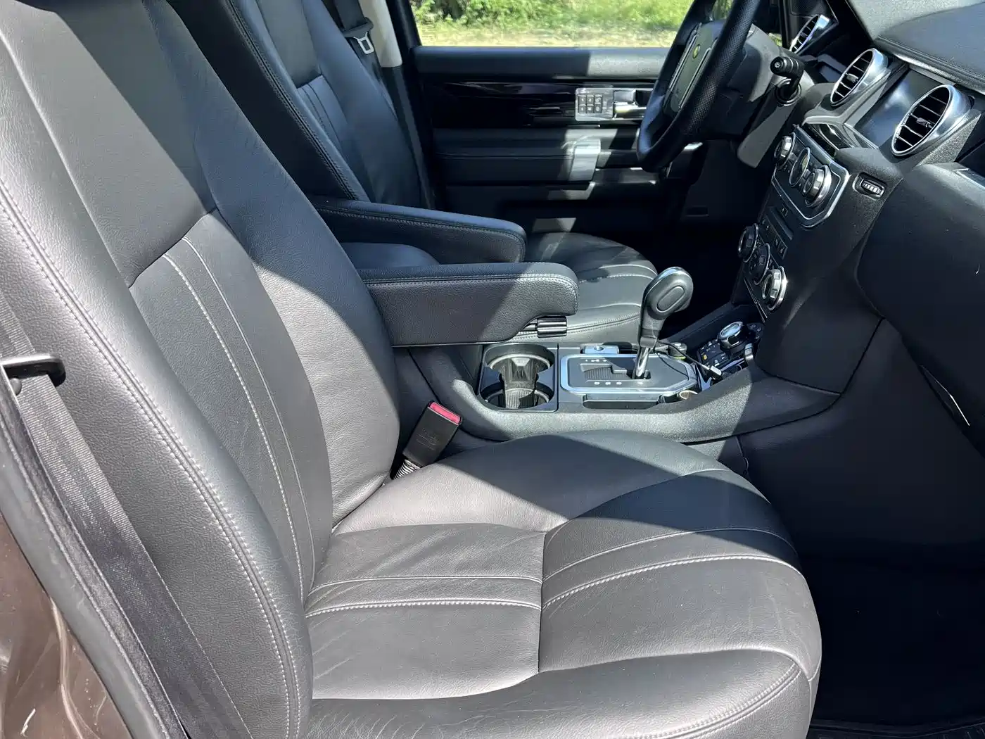Land Rover Discovery 2010 3.0TDV6 HSE Diesel фото 35