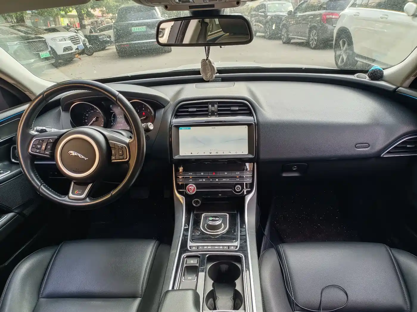 Photo 8 - Jaguar XEL