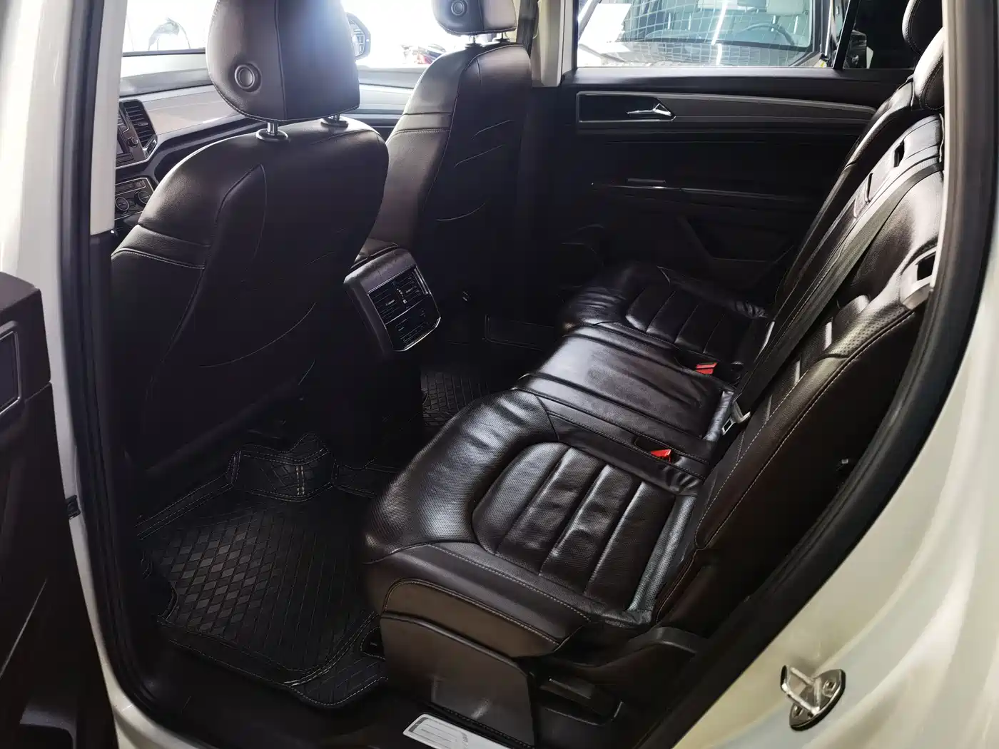 Volkswagen Teramont 2017 530 V6 4WD Luxury Edition фото 9