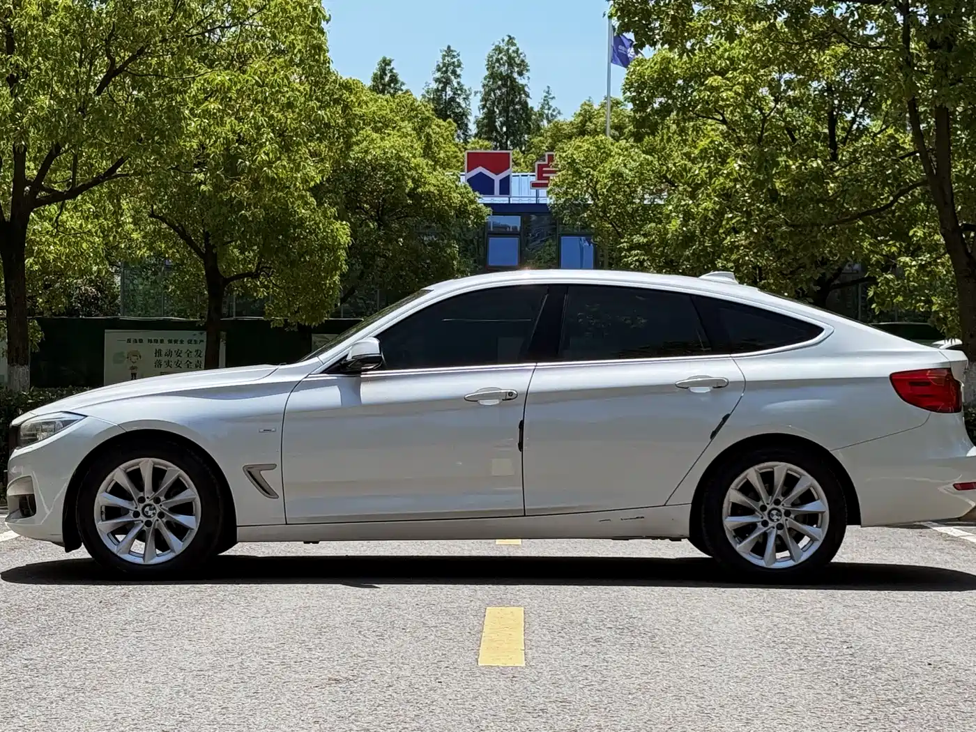 BMW 3 Series GT 2014 320i Design Package фото 8