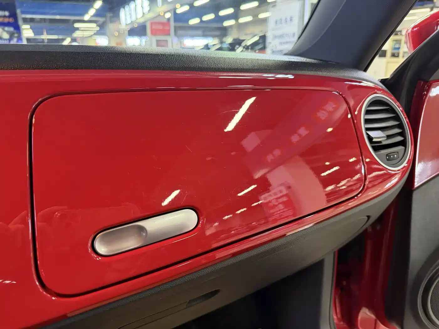 Volkswagen Beetle 2016 Model 180TSI Club Edition фото 18