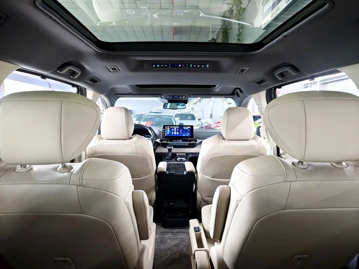 Фото 10 - Toyota Sienna