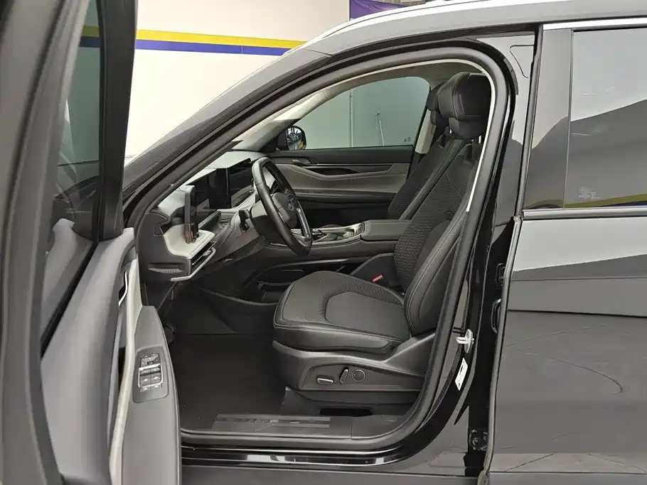 Фото 9 - Ford Edge