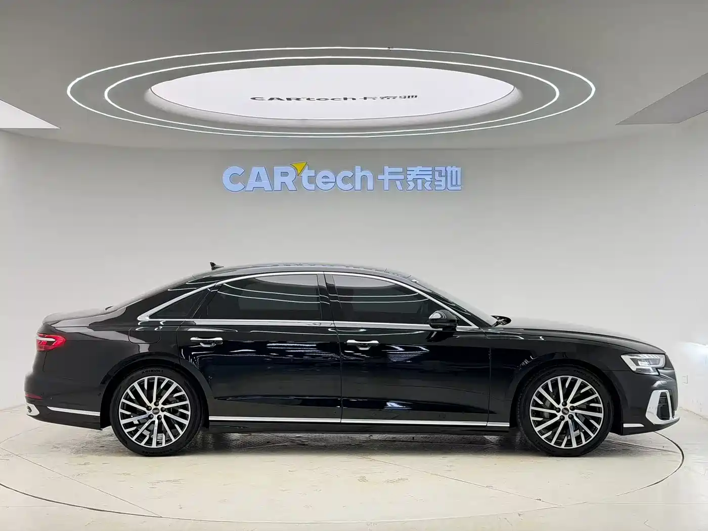 Audi A8 2023 A8L 50 TFSI quattro Exclusive фото 5