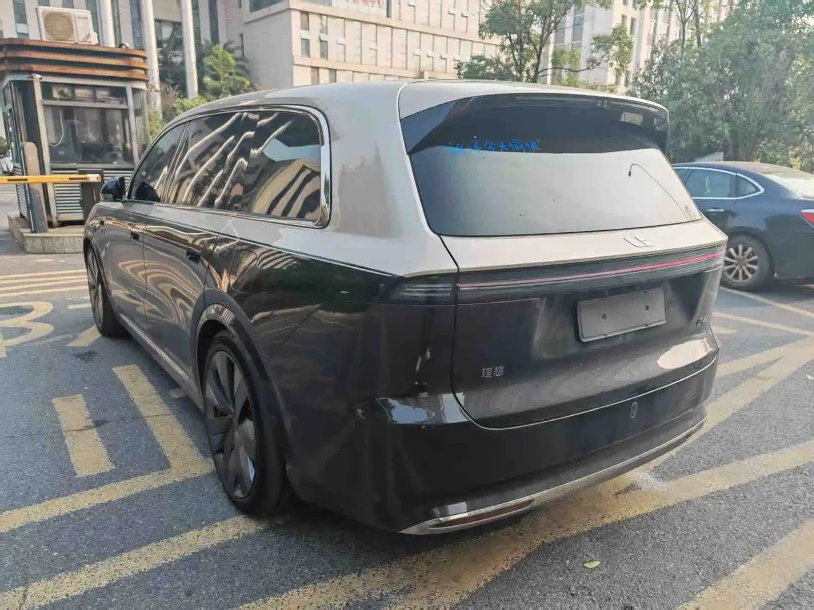 صورة 6 - Li Auto L9